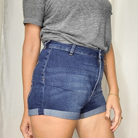H&M super high waist rolled cuff denim shorts - Picture 3 of 13